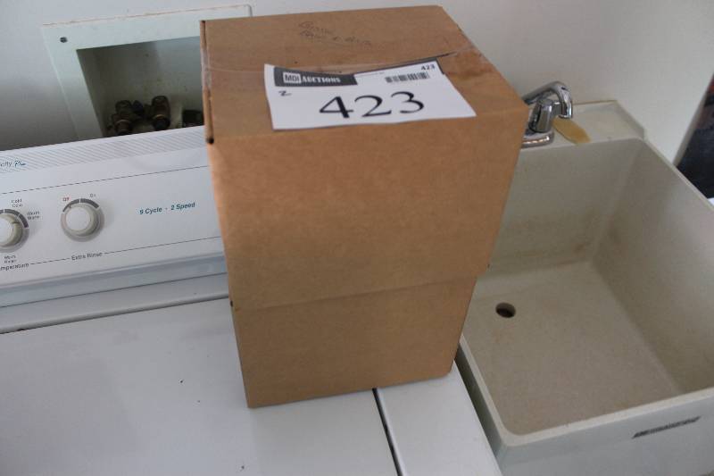 lot 423 image: Lot of (2) Bissell Style 7 Vacuum Bags.