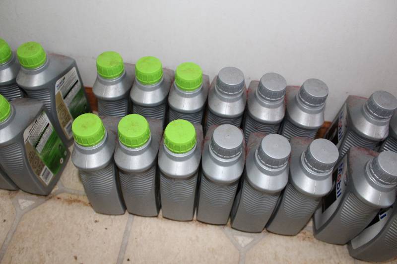 lot 416 image: Lot of (12) Mobil 1 0W-40 Fully Synthetic Oil Quarts.