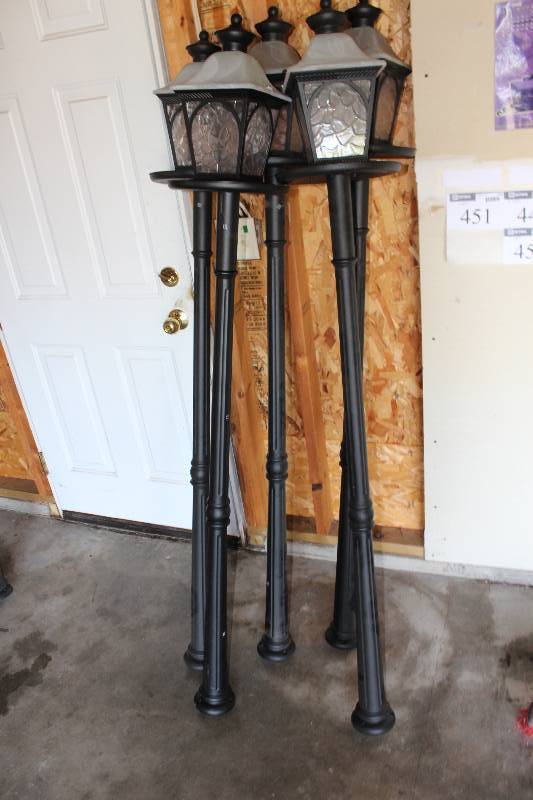 lot 451 image: Lot of (5) Outdoor Lights wPosts & Enclosed Light Fixture.