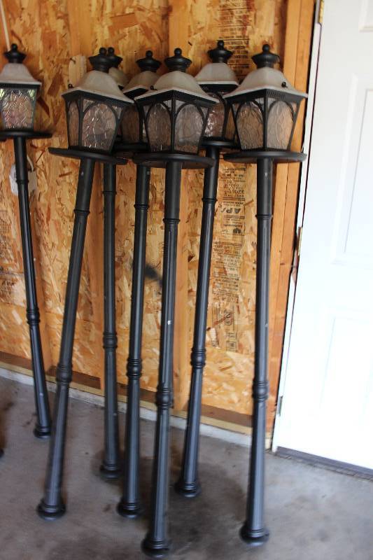 lot 449 image: Lot of (5) Outdoor Lights wPosts & Enclosed Light Fixture.