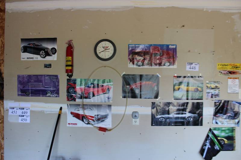 lot 448 image: Wall Decoration Lot.
