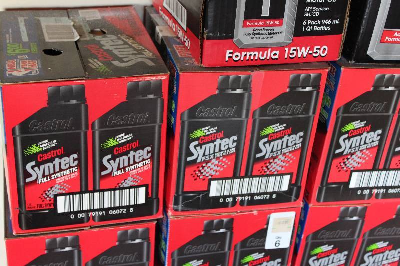 lot 434 image: Box Lot of (2) Castrol Syntec FSX Full Synthetic Oil 6 Pack 5W-50.
