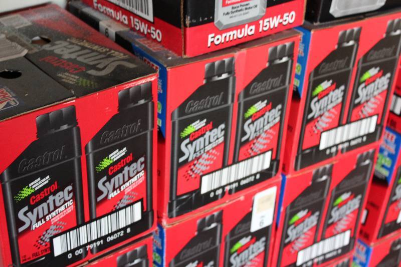 lot 431 image: Box Lot of (2) Castrol Syntec FSX Full Synthetic Oil 6 Pack 5W-50.