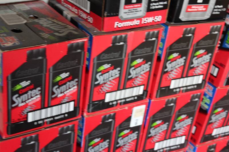 lot 426 image: Box Lot of (2) Castrol Syntec FSX Full Synthetic Oil 6 Pack 5W-50.