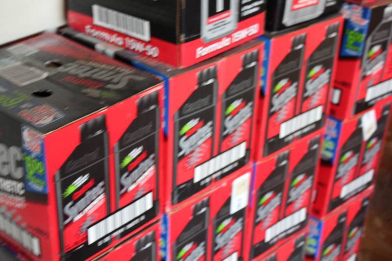 lot 427 image: Box Lot of (2) Castrol Syntec FSX Full Synthetic Oil 6 Pack 5W-50.