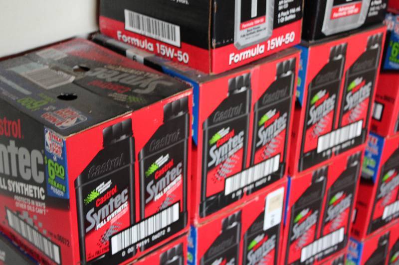 lot 428 image: Box Lot of (2) Castrol Syntec FSX Full Synthetic Oil 6 Pack 5W-50.