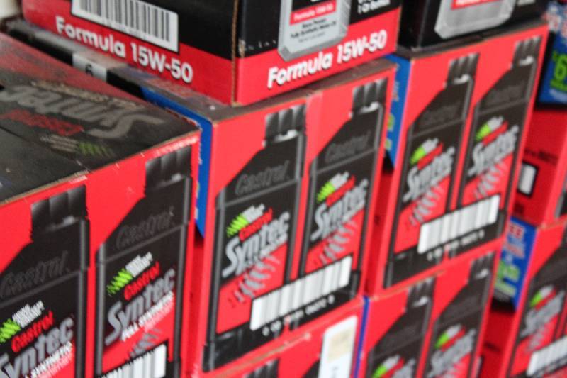 lot 433 image: Box Lot of (2) Castrol Syntec FSX Full Synthetic Oil 6 Pack 5W-50.