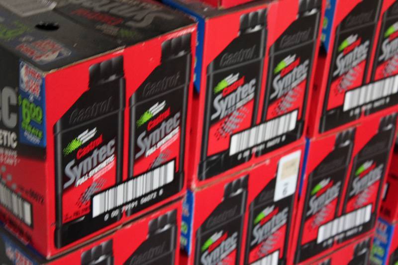 lot 432 image: Box Lot of (2) Castrol Syntec FSX Full Synthetic Oil 6 Pack 5W-50.
