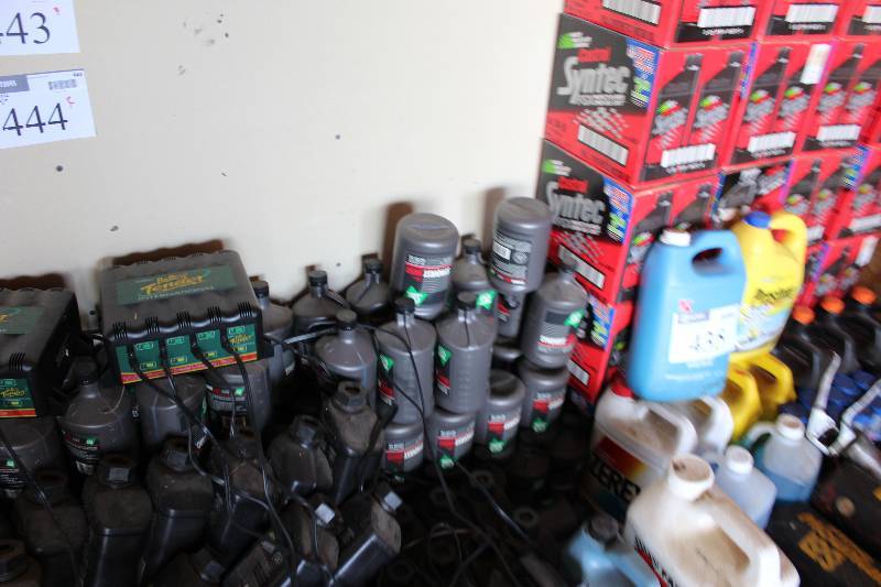lot 440 image: Lot of (10) Bottles of Synquest Motor Oil 5W50.