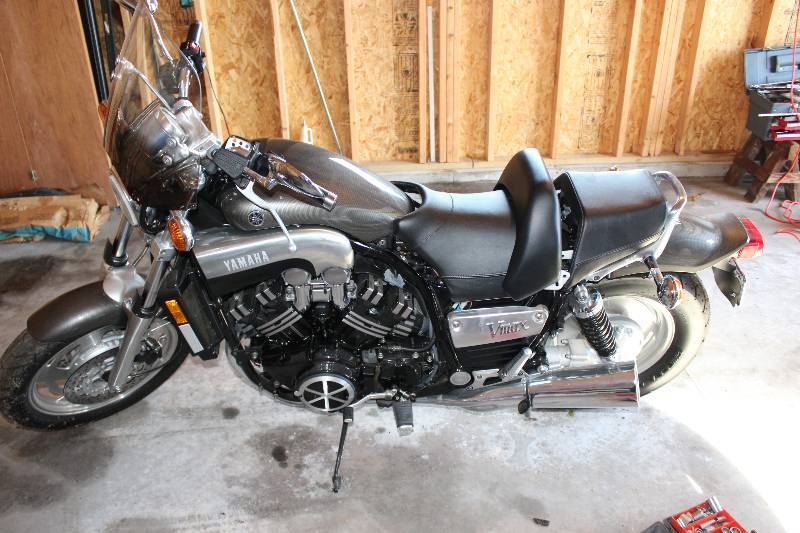 lot 15 image: 2002 Yahama VMX12 Motorcyle