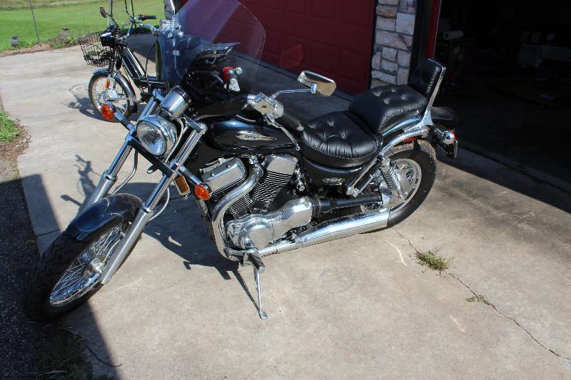 lot 16 image: 2002 Suzuki 1400 Motorcycle 0.0 Mileage Indicated VIN JS1VX511022101760.