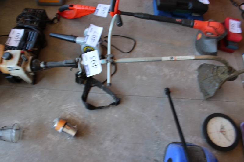 lot 495 image: Lot of (2) Gas Weed Whippers Ryobi Supreme.