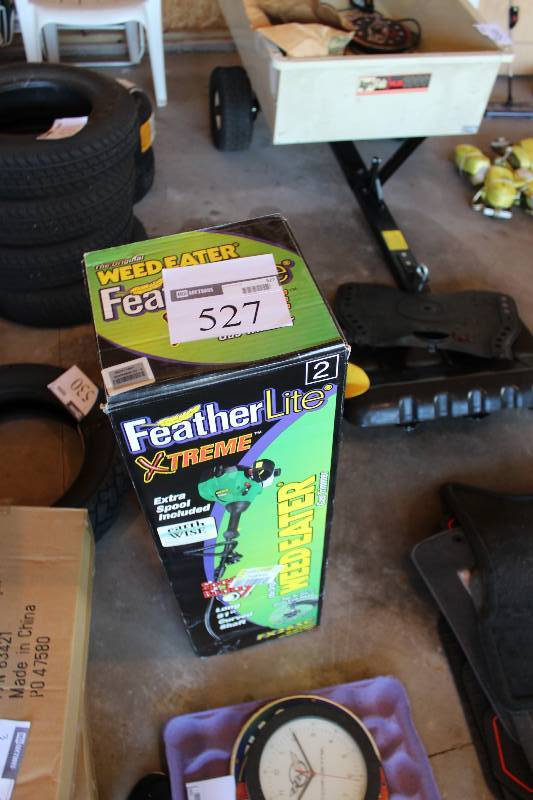 lot 527 image: Weed Eater Featherlite FX262SC Weed Whipper.