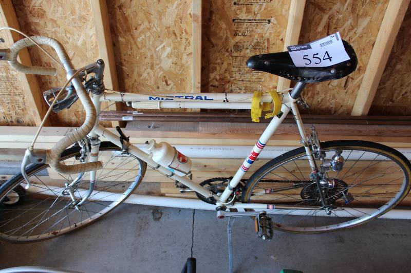 lot 554 image: Vintage Mistral Bike wGears.