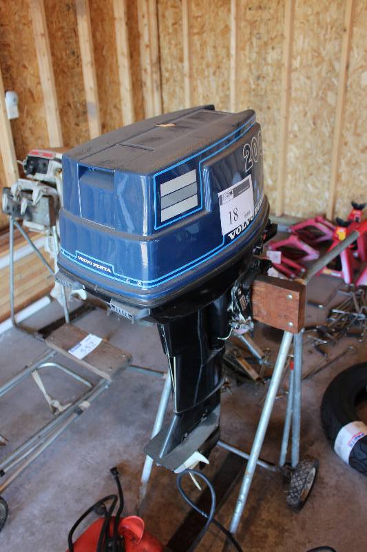 lot 18 image: Volvo Penta 200 Boat Motor NR 243117639l