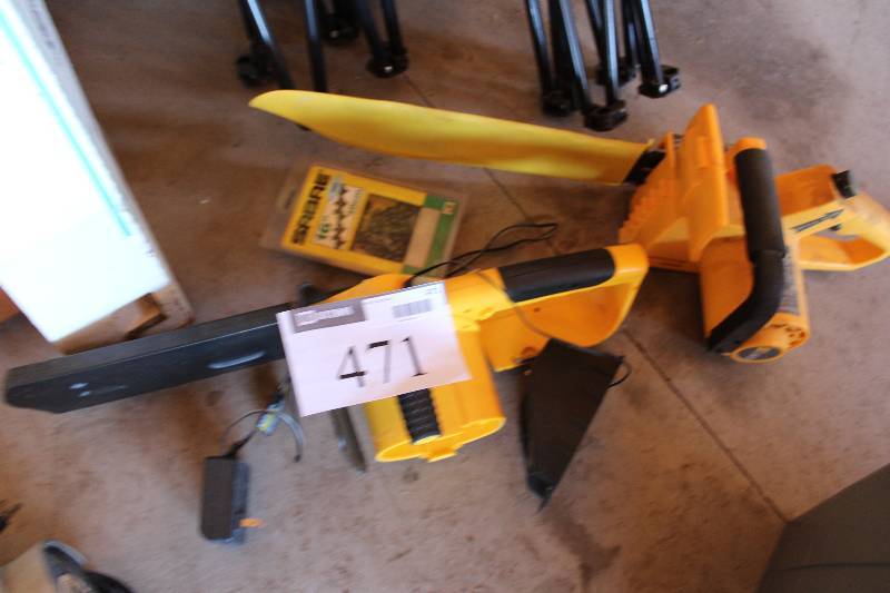 lot 471 image: Wen Lumberjack 16 Electric Chain Saw.
