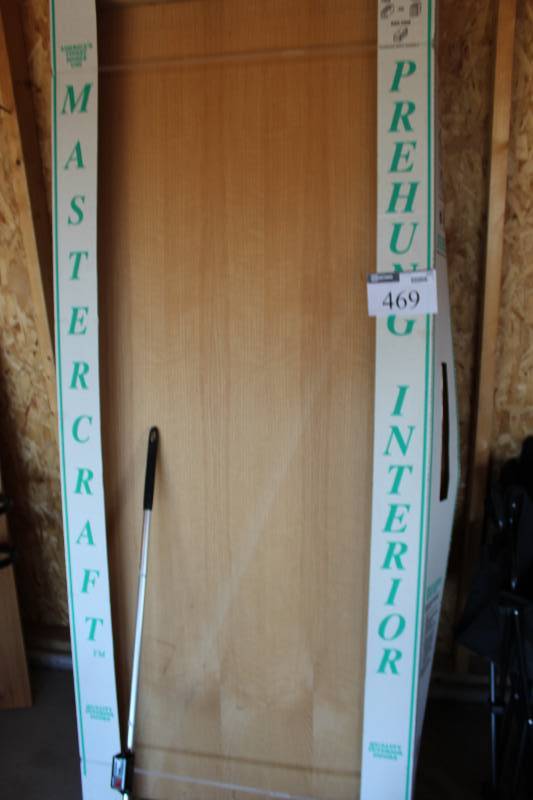 lot 469 image: Mastercraft Prehung Interior Door.