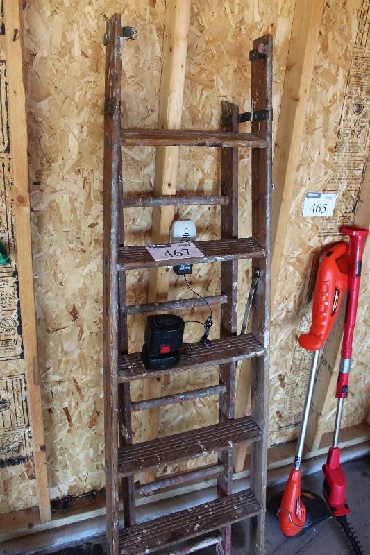 lot 467 image: Wooden Ladder.