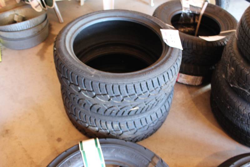 lot 533 image: Lot of (2) Tires General 21545 R 17 87 0.