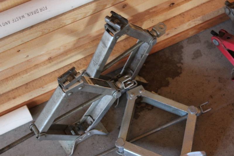 lot 550 image: Lot of (3) Including Tire Stands.