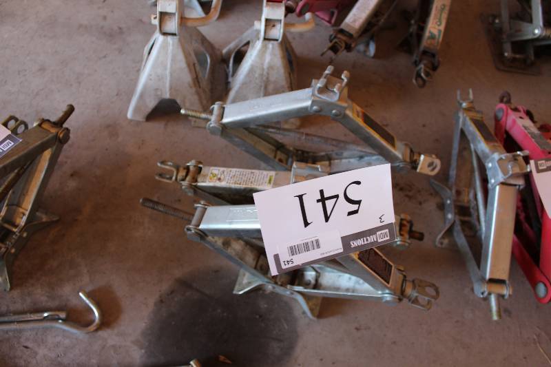 lot 541 image: Lot of (3) Automotive Jacks.