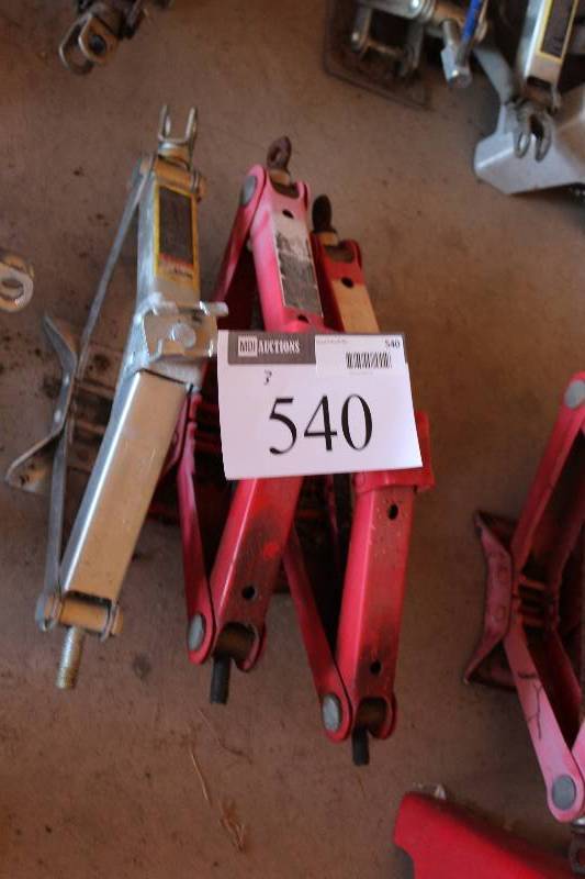 lot 540 image: Lot of (3) Automotive Jacks.