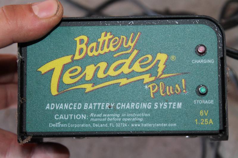 lot 581 image: Deltran Battery Tender  Single Battery Style, 120 Volt AC Input ,6 Volt DC output.