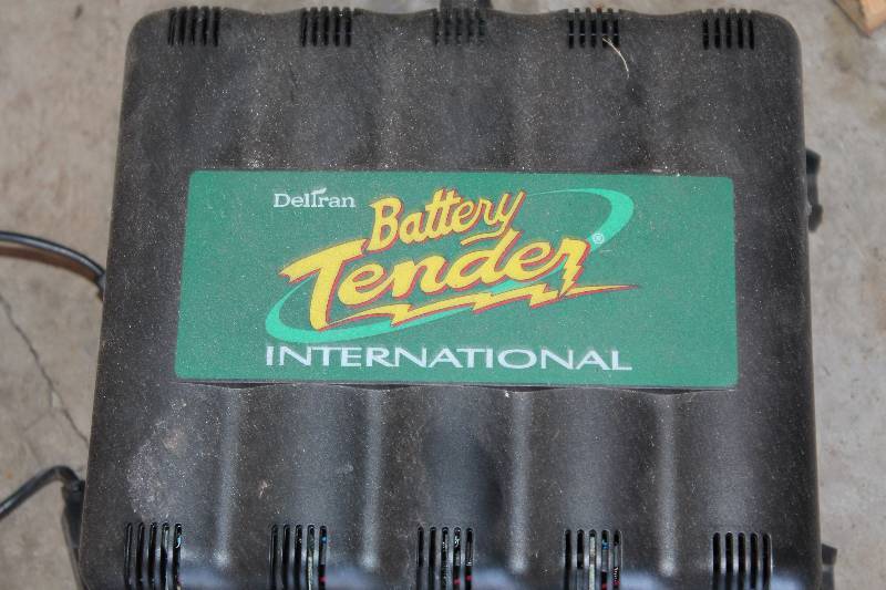 lot 580 image: Deltran Battery Tender  (4) Four Battery Style, 120 Volt AC Input , (4)  12 Volt DC outputs.