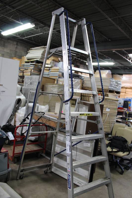 lot 36 image: Metal Ladder AP5008 300lbs Capacity 7 Ladder.