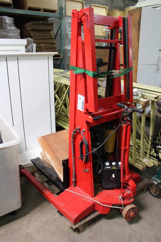 lot 6 image: Walk Behind Pallet Jack 42 x 60 x 74.
