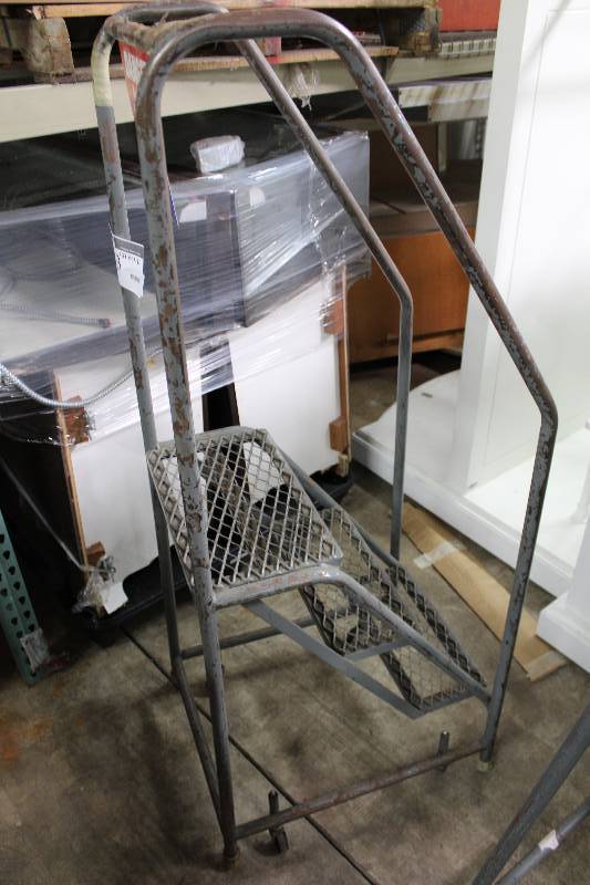 lot 43 image: Pallet Ladder wWheels 19 x 24 x 61.