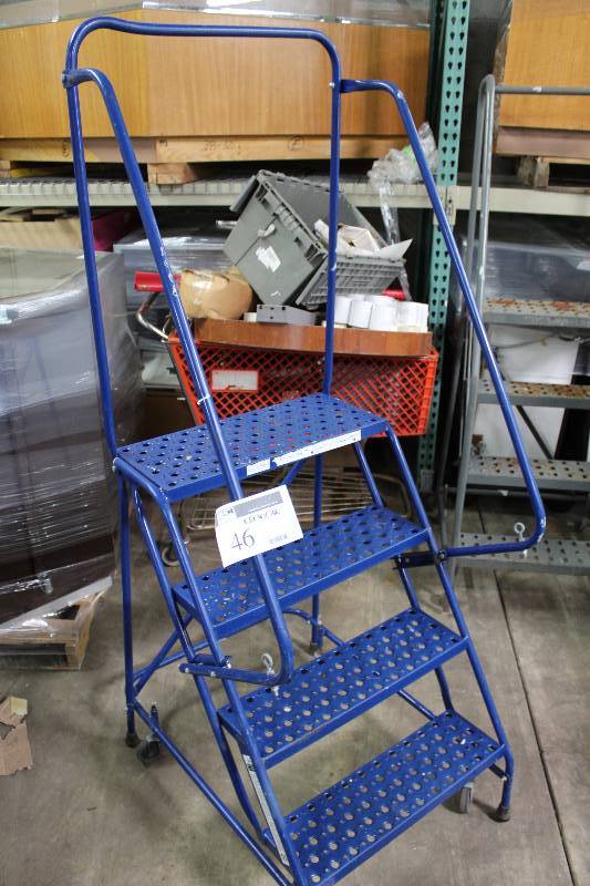 lot 46 image: Pallet Ladder wWheels 26 x 36 x 72.