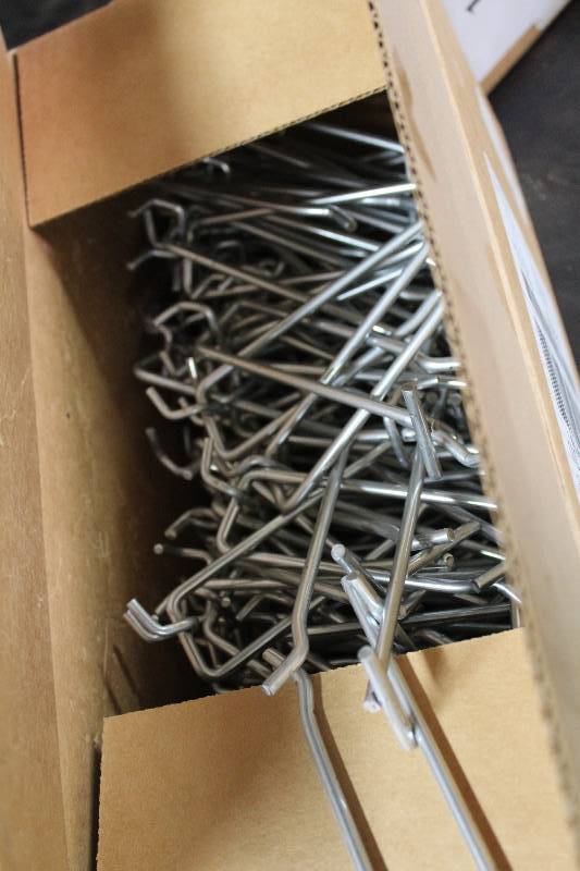 lot 113 image: Box Lot of Uniscan Hooks .166 x 4 Hanging Brackets For Display Cases.
