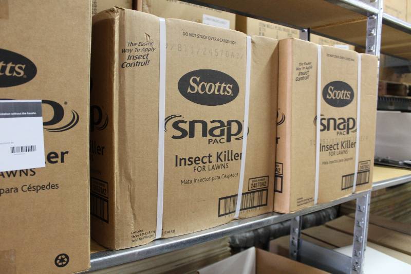 lot 63 image: Box Lot of (3) Scotts SnapPac Insect Killer For Lawns.