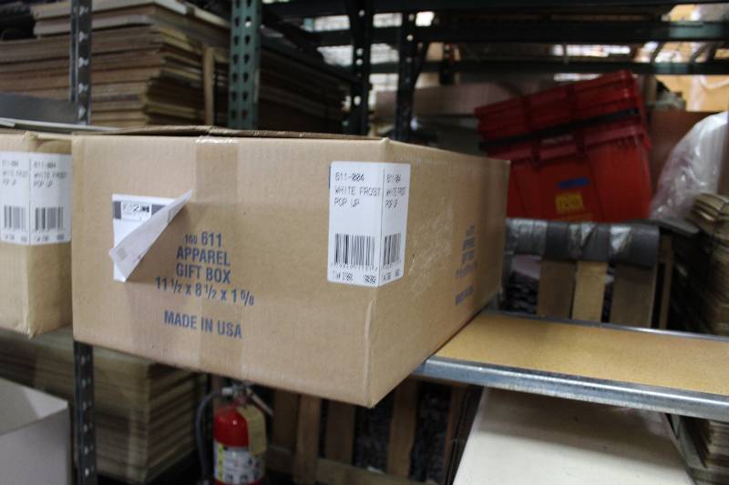 lot 74 image: Box Lot of Apparel Gift Boxes White Cardboard 11.5 x 8.5 x 1 58.