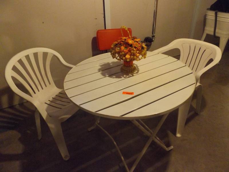 Metal table and 3 chairs