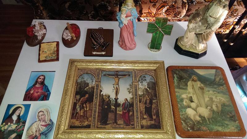 Jesus pictures, religious decorations, Mary figurines
