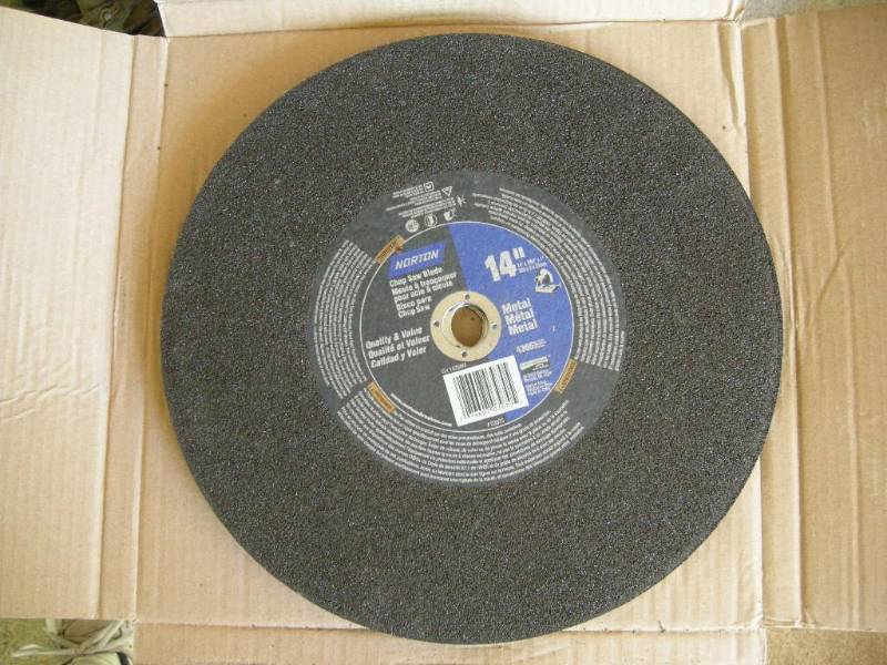 lot 33 image: 14 chop saw blades