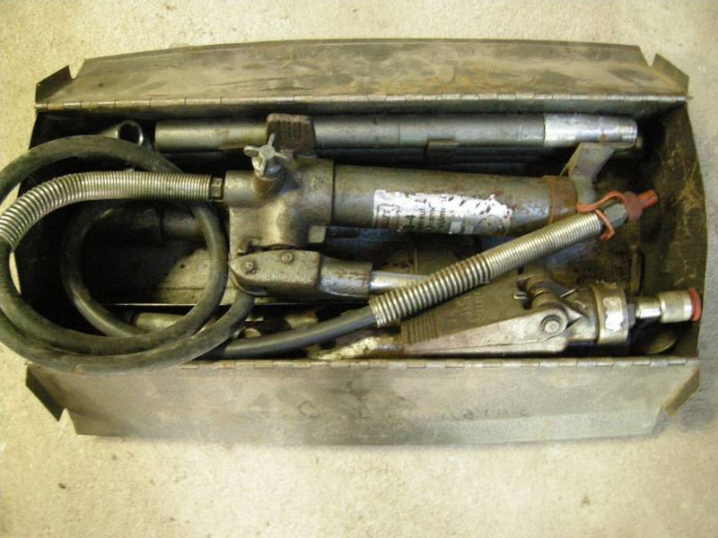 lot 34 image: Porta-Power type tool