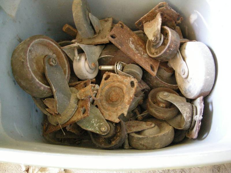 lot 40 image: Misc castor wheels