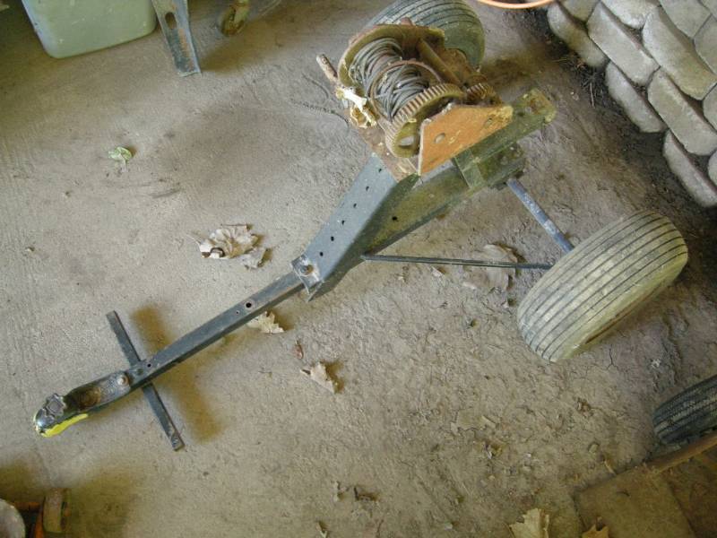 lot 42 image: Portable winch