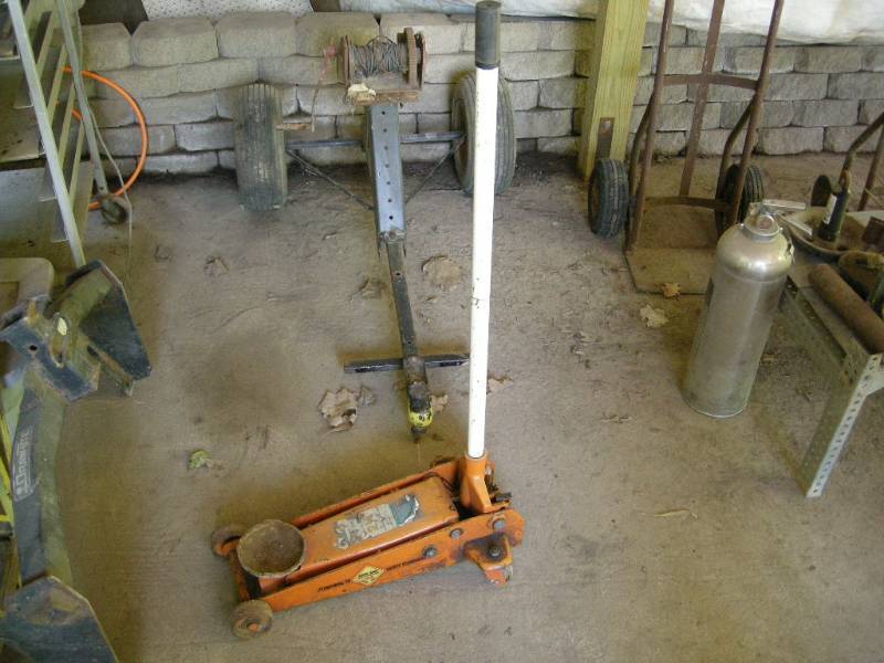 lot 43 image: Hydraulic floor jack