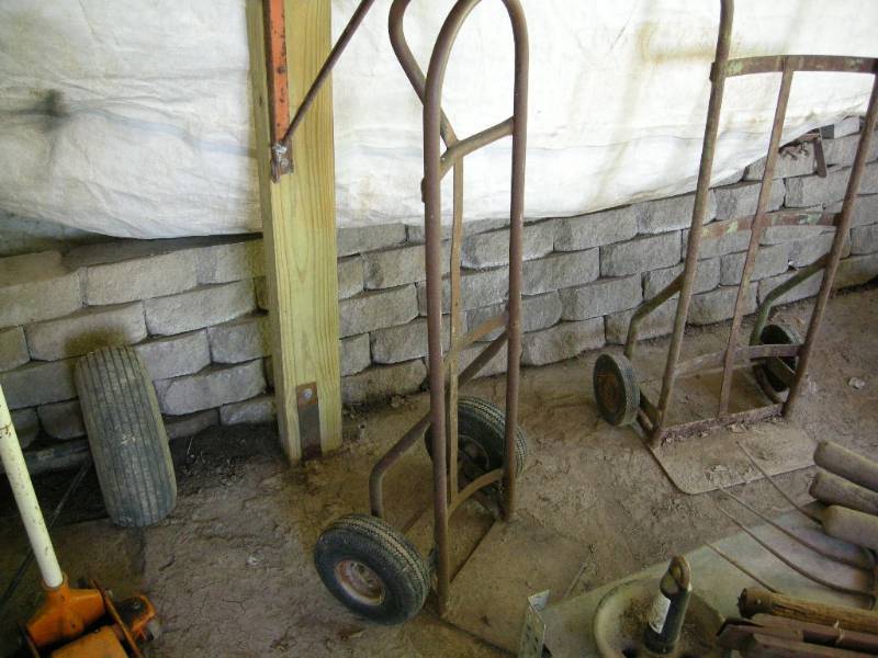 lot 45 image: 2 wheel cart