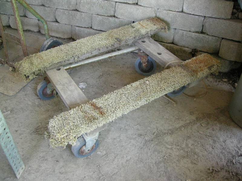 lot 49 image: Roll-around cart