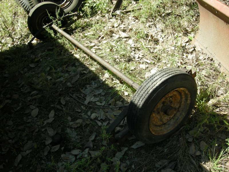 lot 9 image: Trailer axel