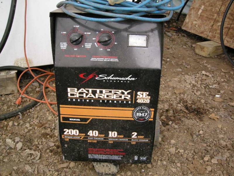 lot 18 image: Schumacher battery charger