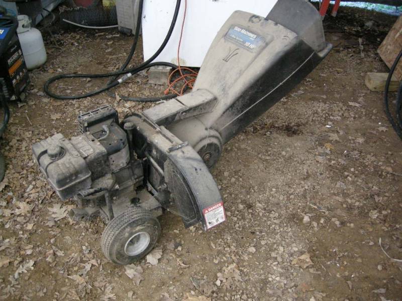 lot 24 image: MTD chipper shredder