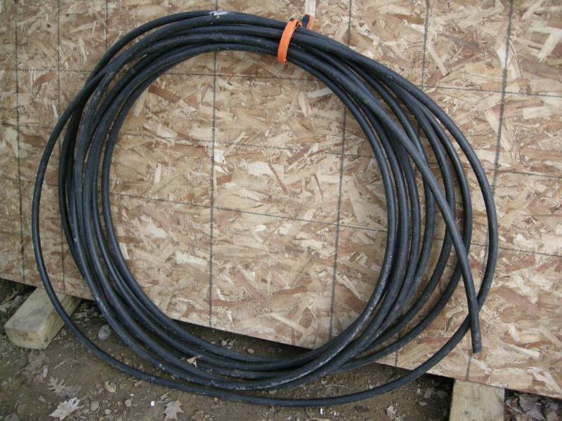 lot 28 image: 1 PVC tube