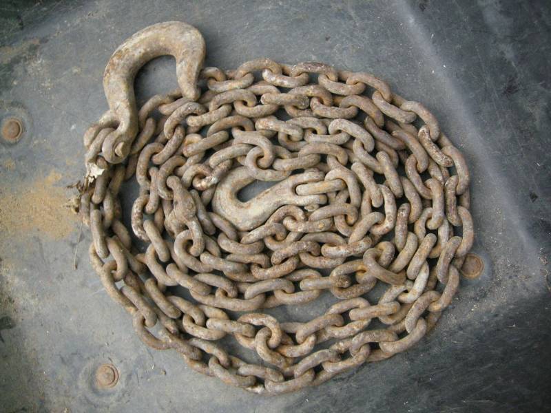 lot 26 image: Log chain