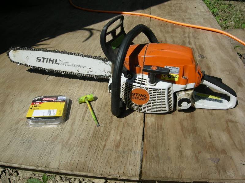 lot 70 image: Stihl MS261 Chainsaw